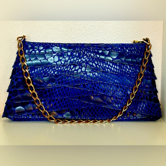 Inge Christopher Elegant Blue Snakeskin purse with chain strap Zipper closure